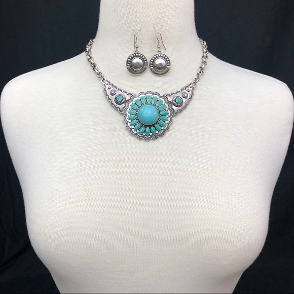 Turquoise Stone Aqua Blue Necklace Earrings Set - Picture 3 of 3